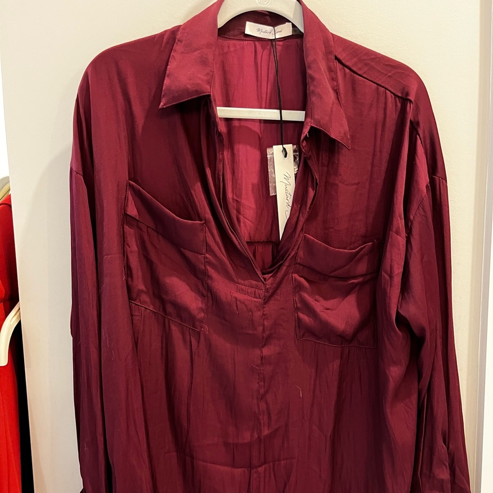 Vici dolls silk top. Oversized and so easy to wear with leggings. NEW WITH TAGS